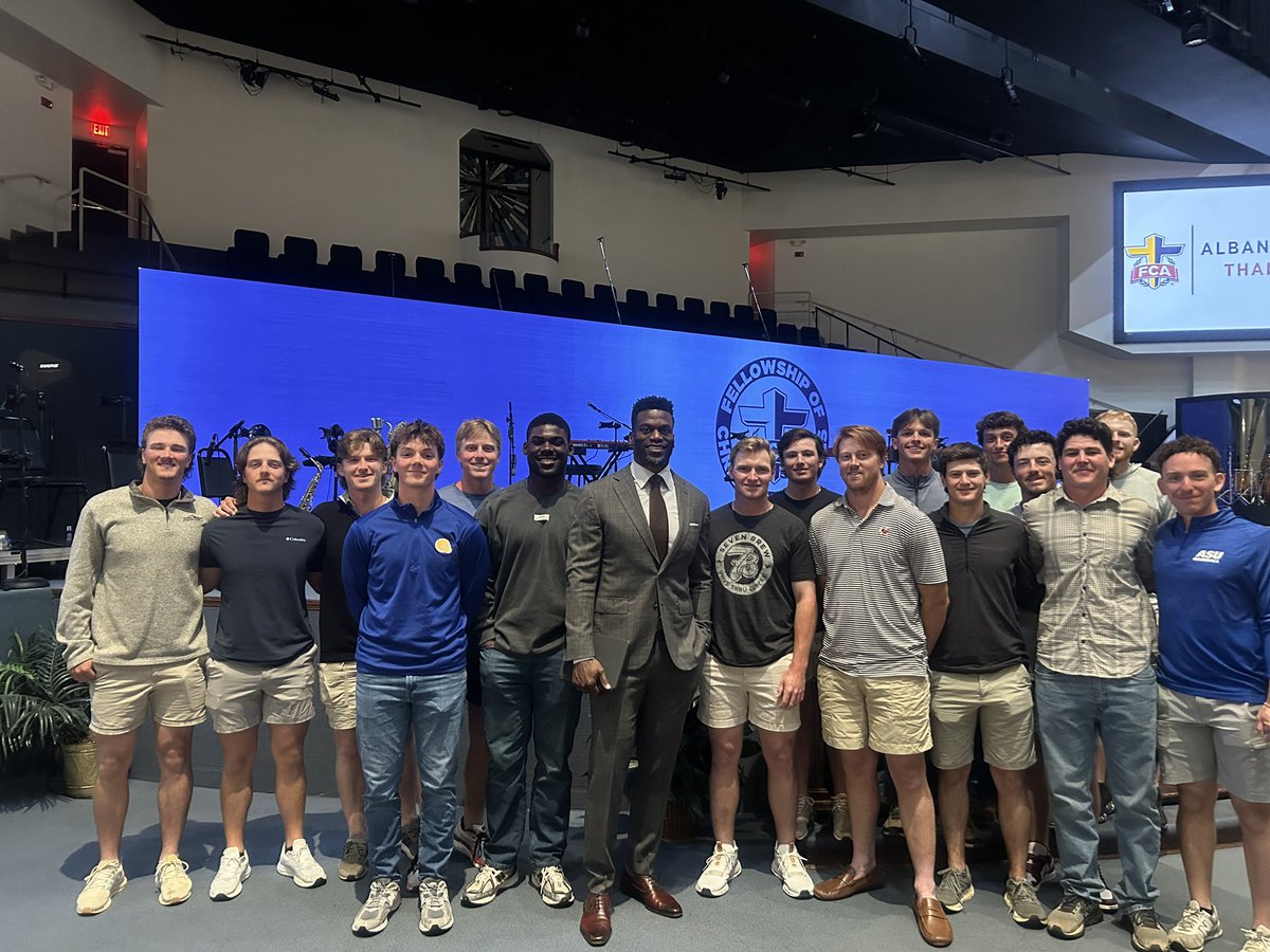 Golden Rams with Ben Watson at the FCA Banquet. 

#Creatinglegacies