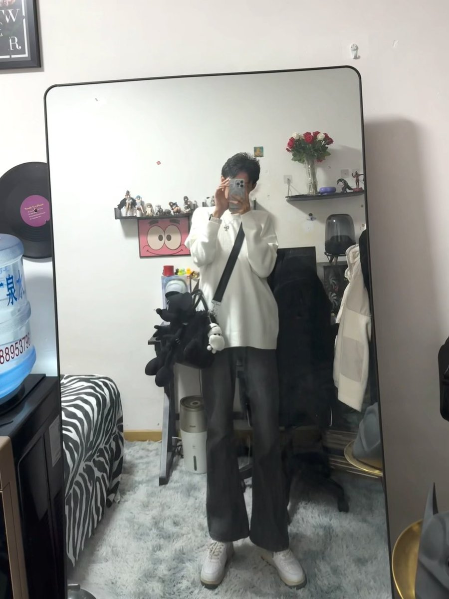 #4i #iiii #女dom #四爱 想做一个穿搭博主了 我的衣品太好了 允许我自恋一下