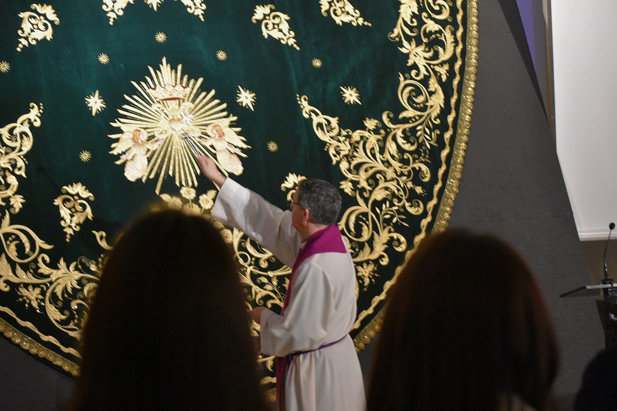 Acto de Presentación y Bendición del nuevo Manto de Procesión para la Virgen del Primer Dolor moraosdaimiel.org/noticias/330/a…