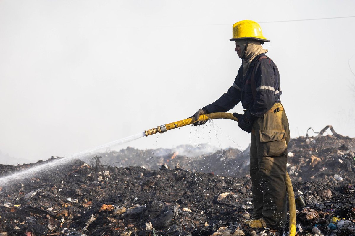 IMA - Maracaibo (@imamaracaibo_) on Twitter photo .<a href="/_BomberosMcbo/">Cuerpo de Bomberos de Maracaibo</a> informó que ahora están en labores de remoción, refrescamiento y traslado del material sólido ya consumido, que es la etapa más larga de todo el proceso de extinción de un incendio como el de Recimara. .<a href="/_BomberosMcbo/">Cuerpo de Bomberos de Maracaibo</a> informó que ahora están en labores de remoción, refrescamiento y traslado del material sólido ya consumido, que es la etapa más larga de todo el proceso de extinción de un incendio como el de Recimara.
