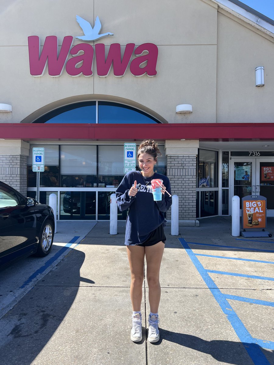 TeaganCaviness's tweet photo. Sadly, there are no Wawa’s in CT. But nothing hits better than a Wawa slushy after a long game. It’s instant happiness in a cup! What’s your favorite flavor? #ohthehappiness #wawaslushy https://t.co/k3EnFLwgvN