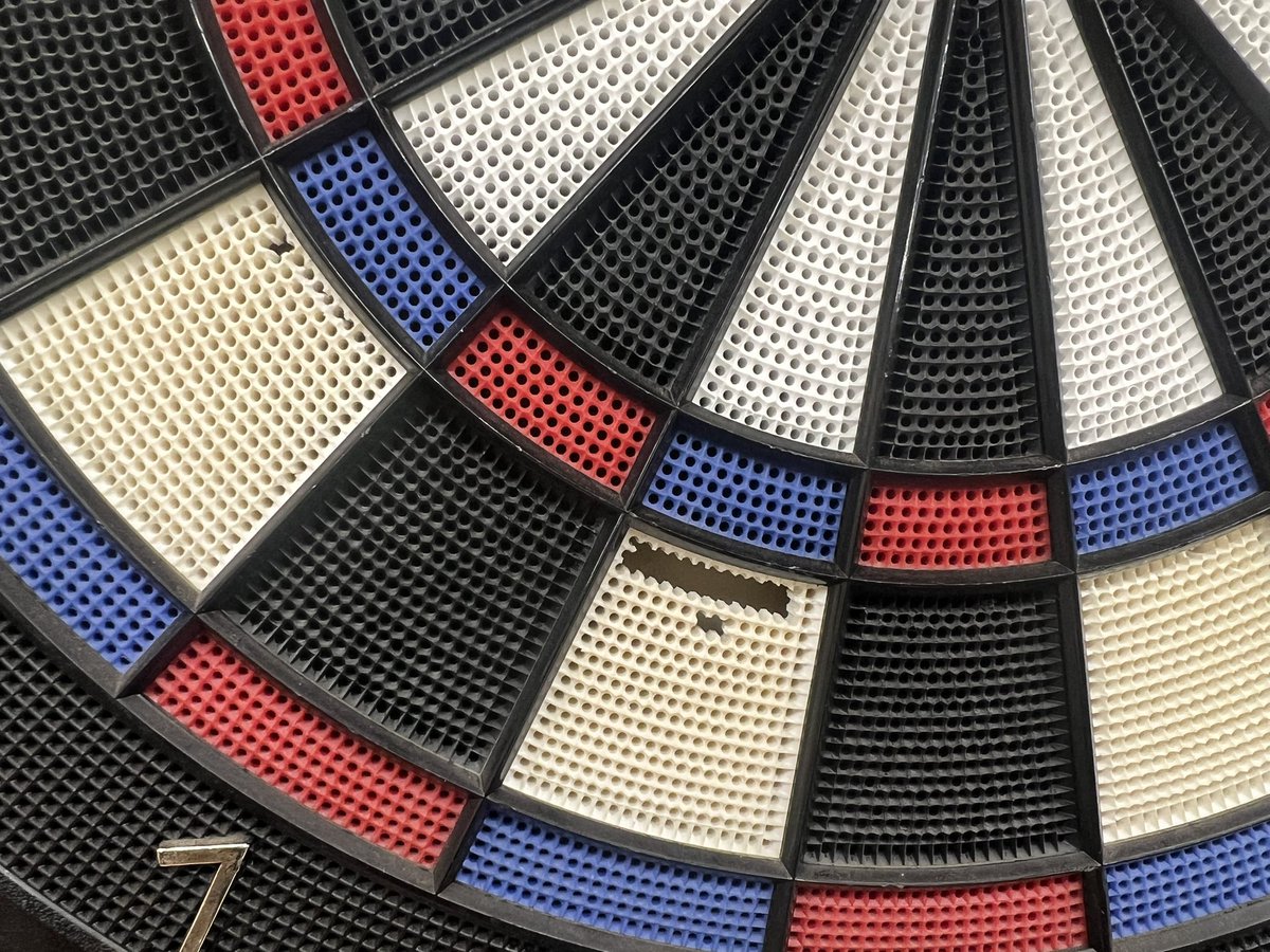 SUZUKING_1400's tweet image. いつになったら買えるの？
#DARTSLIVE
#200S
#白いセグメントは割れやすい？