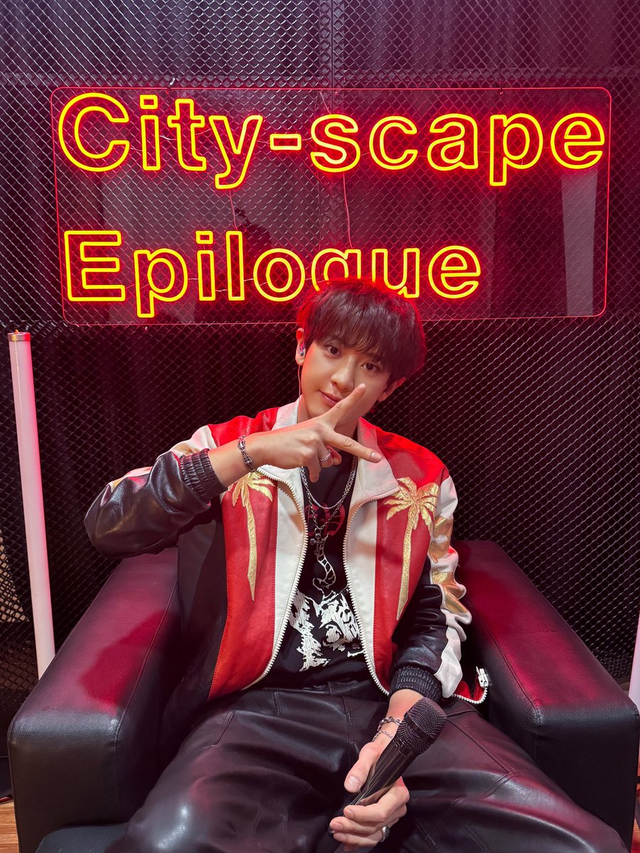CasperAccess's tweet photo. EXO-L 사랑해🍒❤️
#CASPER #찬열 #CASPER_BlackOut
#CASPER_都市風景_City_scape
#CASPER_LIVETOUR_in_ASIA https://t.co/wS5Czh8kOc
