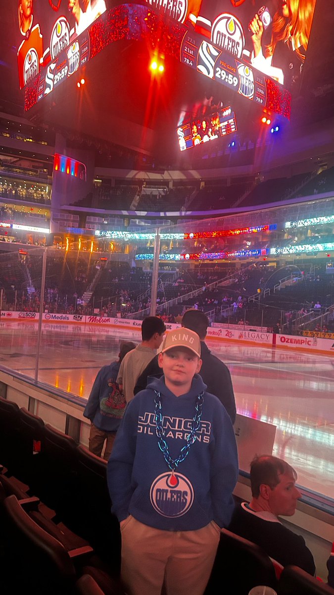 KingCalvin98's tweet photo. It was sad I missed the last weekend, but CamCam and his teammates left it all on the ice!  CamCam keep being you! #Kinger3.0 #U13AAA #JOB https://t.co/iJWWMuPgJ4