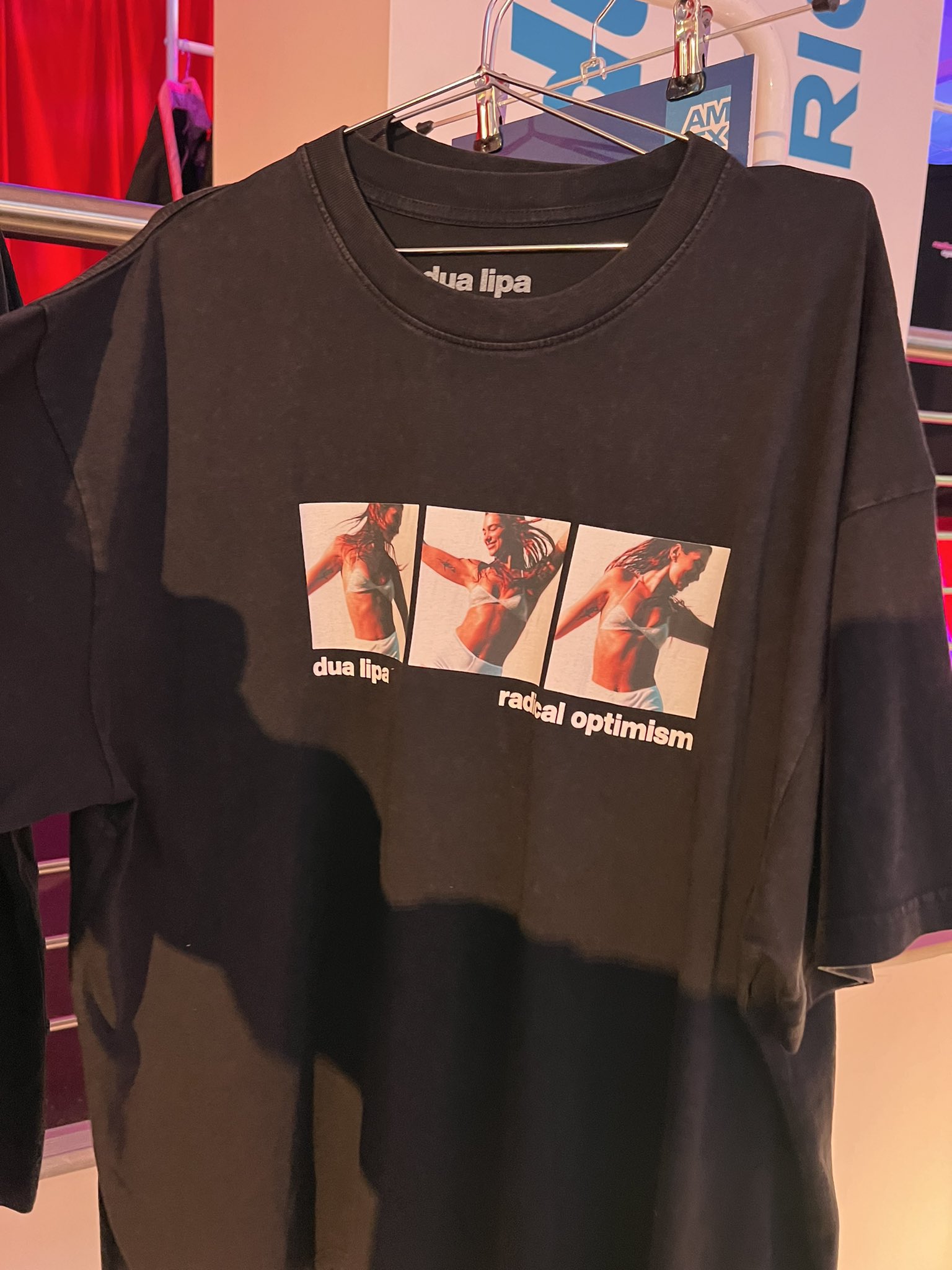 Dua Lipa AMEX pop-up 限定 Tシャツ Dua Lipa News on X: 