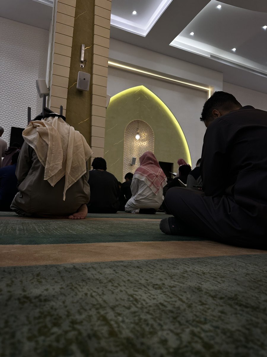 Aziz_ALhusainan's tweet photo. اللهم انك عفوٌ كريم تحب العفو فاعف عنا يارب العالمين .. ✨

لا إله إلا الله وحده لاشريك له، له الملك وله الحمد وهوّ على كل شىءٍ قدير .. ✨

اللهم تقبل منا صالح الأعمال يارب العالمين .. ✨ https://t.co/pYomSuqWLH