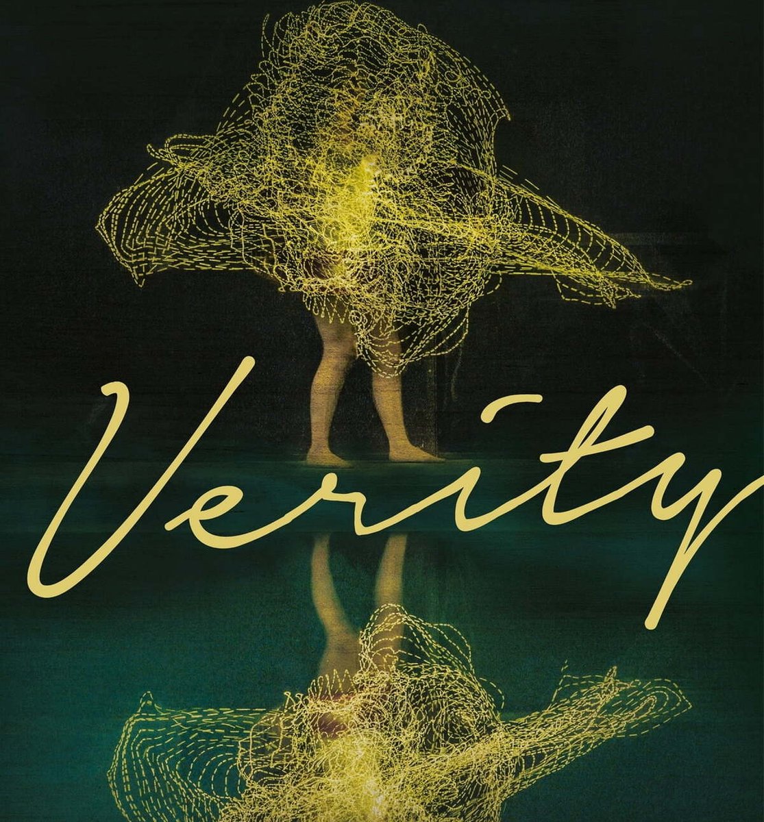 A adaptação de Verity, estrelada por Anne Hathaway, Dakota Johnson e Josh Hartnett, tem estreia confirmada para o dia 14 de maio de 2026 nos cinemas.