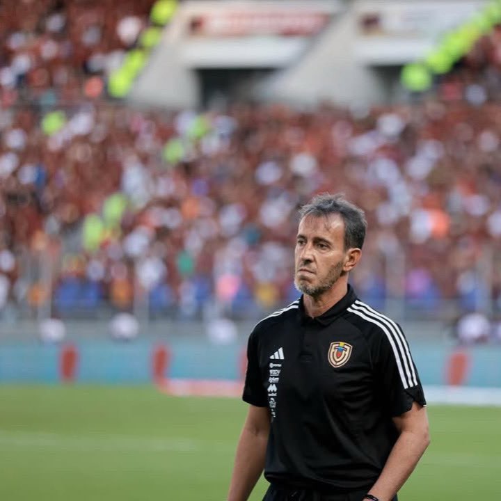 erikramirezfc's tweet image. “Estamos a un punto del repechaje, con 15 puntos por disputar, hace dos eliminatorias ya Venezuela a esta altura estaba eliminada&quot; dice ‘Bocha’ Batista. 

Claro profe, hace dos eliminatorias habían 4,5 cupos en Conmebol, ahora hay 6 y el repechaje. 🇻🇪