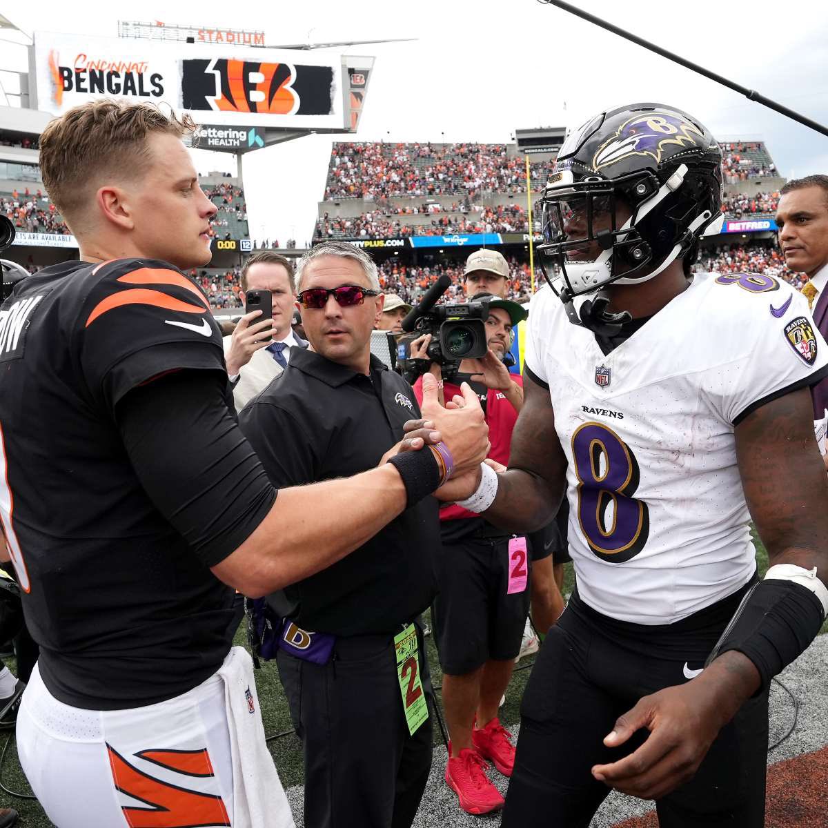 MLFootball's tweet photo. 🚨🚨WILD STAT🚨🚨

#Ravens quarterback Lamar Jackson is 6 and 1 while playing Joe Burrow and the #Bengals in his career.

6 AND 1 RECORD.

LAMAR OWNS BURROW AND CINCY.

🤯 https://t.co/iAEccodqCU