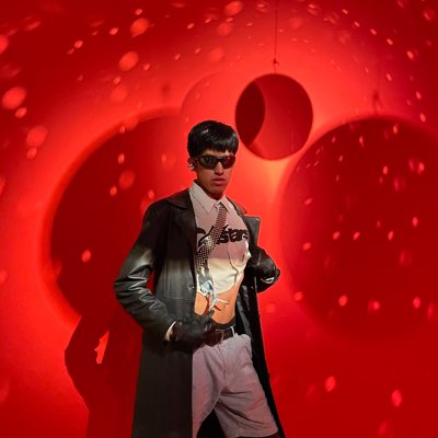 ESTroophy's tweet photo. I’m back bad bitches.

#NewProfilePic https://t.co/LqgojTFu45