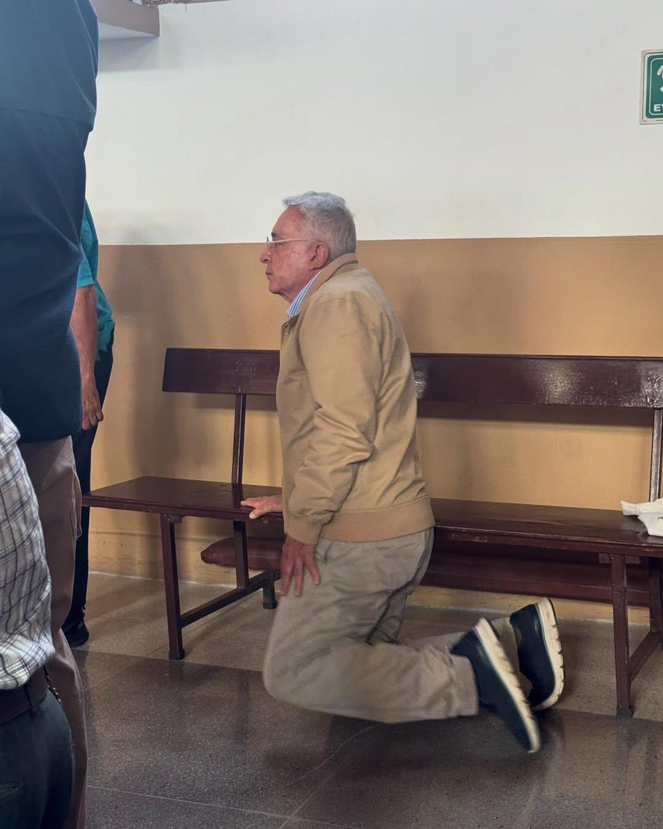 lavozdepueblo1's tweet photo. El Diablo también fingió creer en Dios. https://t.co/EYh9z7vcoM