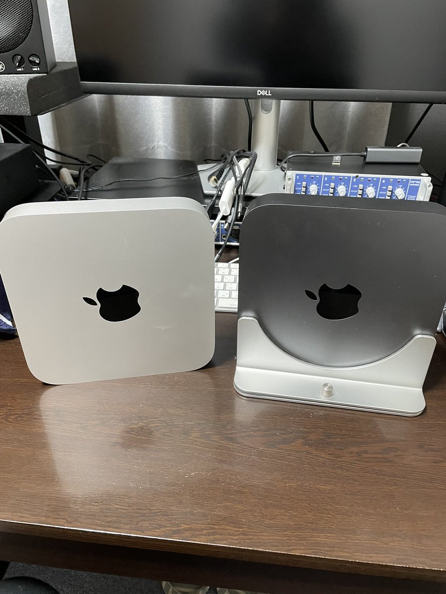 Nagi_k_k's tweet photo. メインPCの入れ替え開始！

見た目は全く一緒だけど、中身はジムとガンダムくらい違うのです！(*ﾟ▽ﾟ*) https://t.co/CDxDI8V1cb