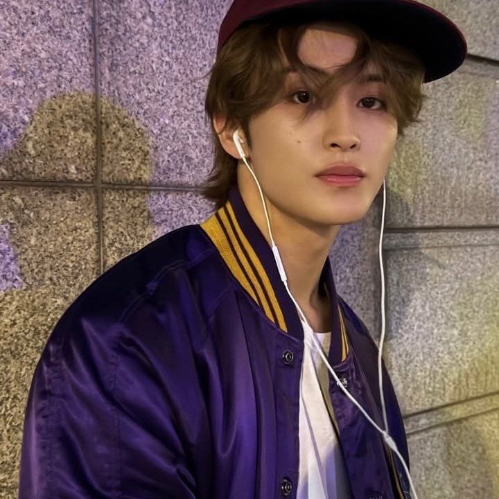 markhyuck mini au 🇨🇱

donde haechan y mark son ex y van en el mismo curso o donde haechan se postuló a la directiva del curso sin pensar que tendría que romper contacto cero con Mark.