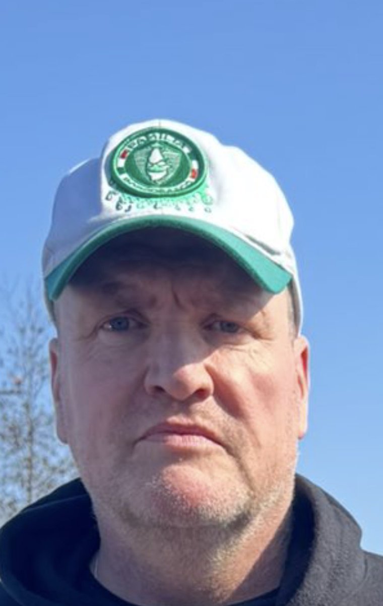 salvelobo's tweet photo. @sepmith Para de postar fake! 
Esse boné não pertence a nenhuma torcida do Palmeiras! https://t.co/zH5cTgJz0o