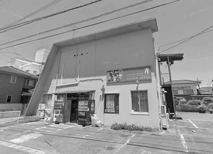 osamakyoudai's tweet photo. 【🙇 キングブラザーズにご協力を頂きました!🙇♀️】
#熊本 北区 光の森駅から車で10分のリハーサルスタジオ #スタジオアスター 様に #キングブラザーズ のツアーポスターの設置協力を頂いております!#KingBrothers へのご協力を誠に有難うございます!#キングブラザーズで推し活 #CrayonStudio https://t.co/NnkegZZLQl