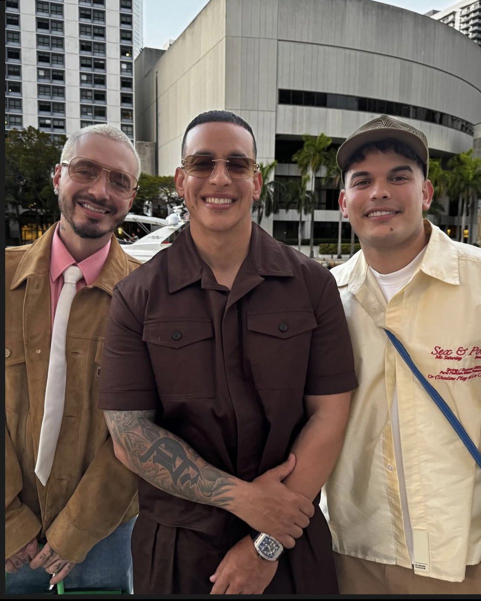 daddy_yankee's tweet image. Pasando un gran día con mi campeón @jeremyayala y un gran amigo @JBALVIN Tamos’ BENDECIDOS, Familia y Amigos! 🙏🏽