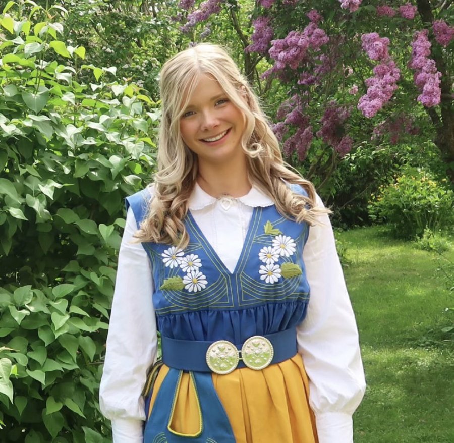 UlphWahlbom's tweet photo. #ModerSvea #Sverige #Sweden @EvelinaHahne #svpol #svpolitik #migpol @AFS_riks
En svensk tjej/kvinna/morsa/hustru/föredöme/förebild: https://t.co/l8xbPoUDnX