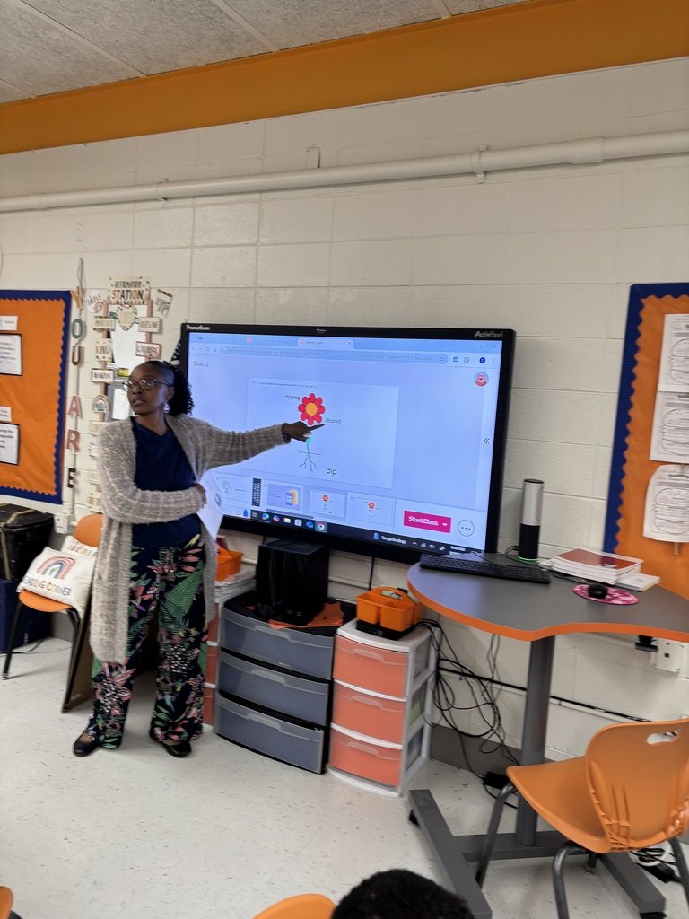 📚✏️ Ms. Muse's class dove deep into grammar! Learners practiced identifying root words and adding suffixes -ing and -ed to expand their vocabulary and strengthen writing skills. #RETHINKsthelena #StHelenaWINNING 💪💡