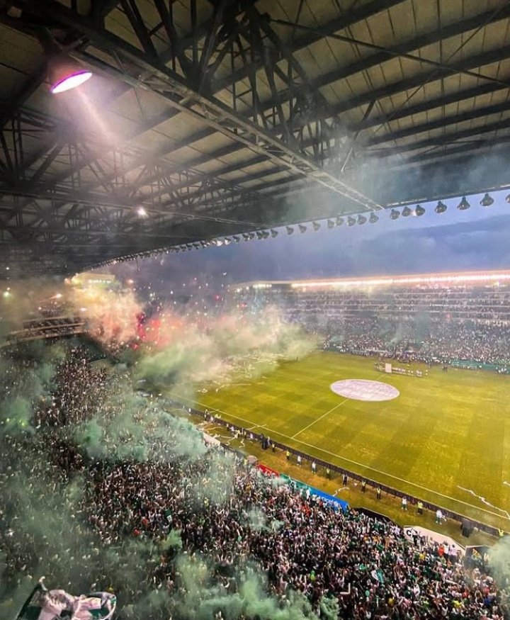 futbismo's tweet photo. La hinchada del Cali es muy grande para esos jugadorcitos que tenemos. https://t.co/vvIRQtSNyH