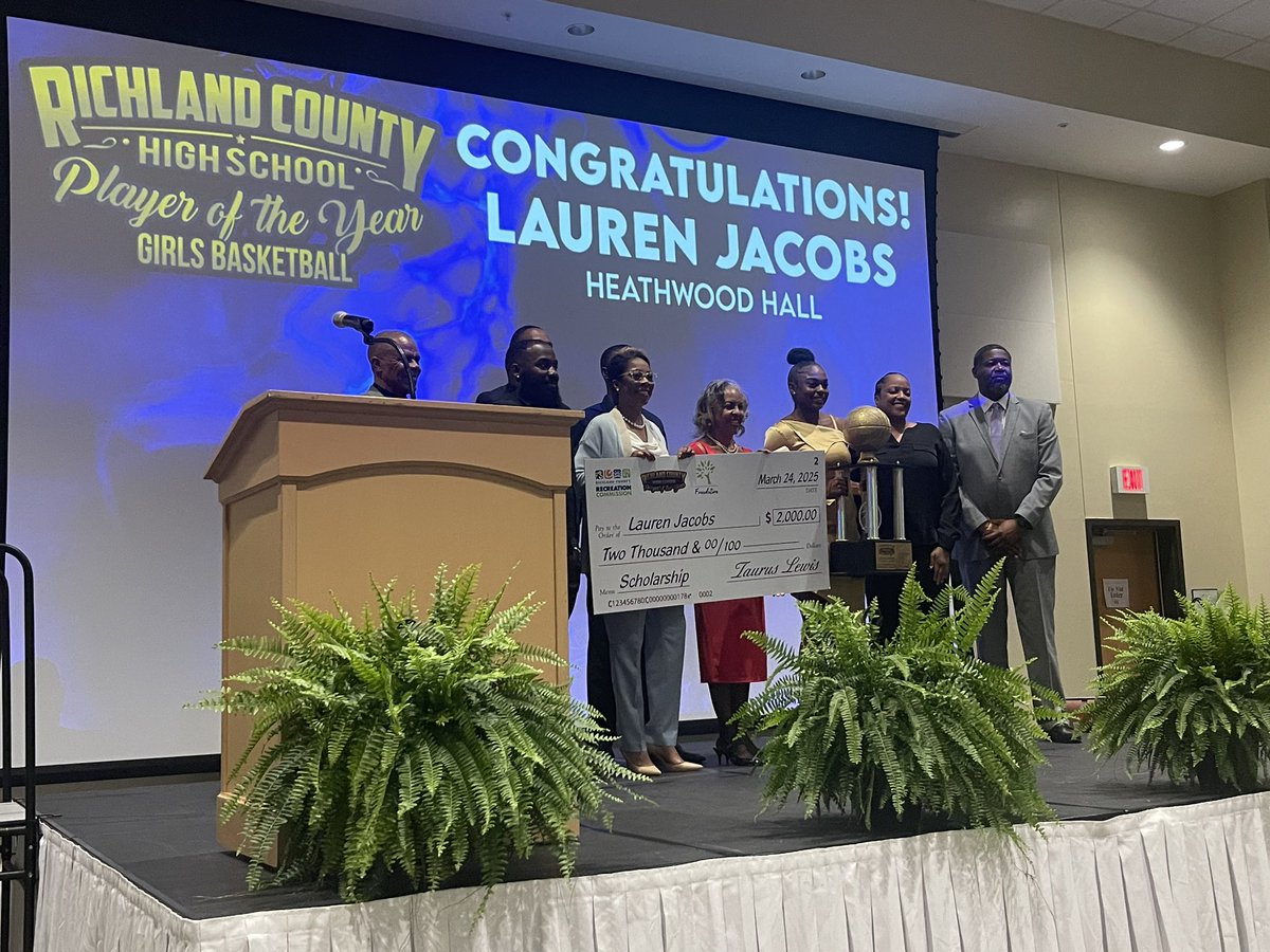 CONGRATULATIONS to Varsity Girls Basketball Player, Lauren Jacobs ‘25 for winning the Richland County Recreation Commission Player of the Year Award! Highlander Nation is very proud of you!

#GoHall
