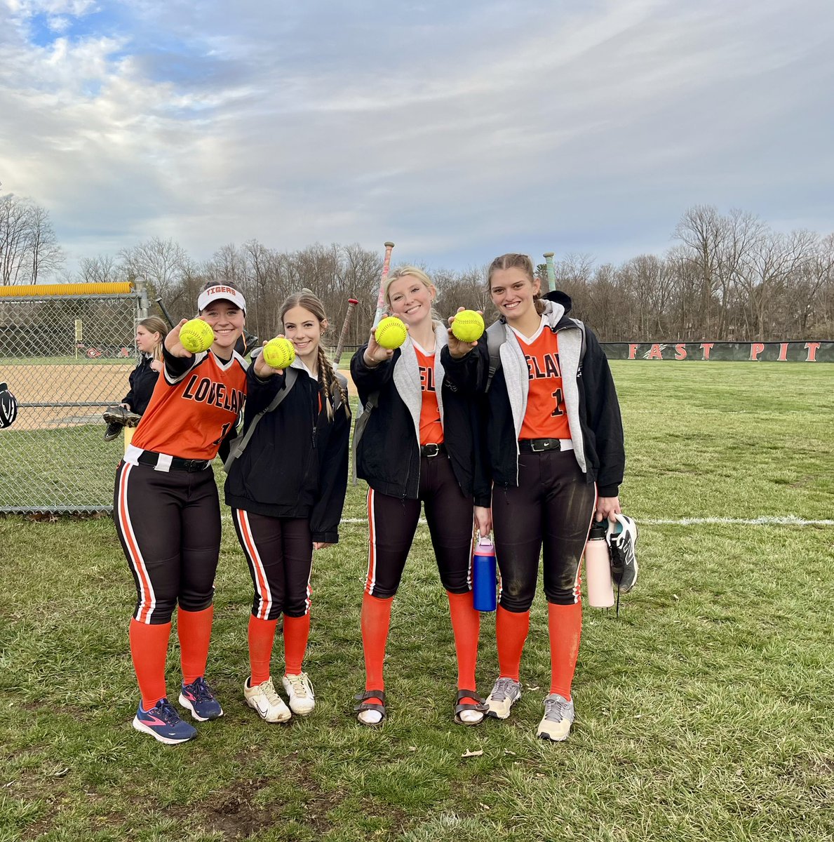 LovelandFastpi1's tweet image. Season Opener 2025 - Conference WIN against Anderson 11-9.  This team has a very bright future and very strong bats.  4  Homeruns by 4 different players, 15 Hits- 11 singles, 2 walks, 2 HBP, and 4 stolen bases.  Good luck Coach J  &amp;amp; Coach Cass going to be an exciting season!