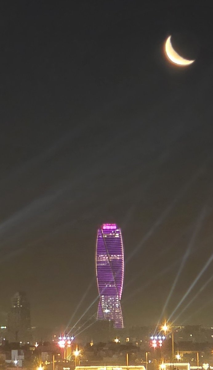 kmsaud2's tweet photo. #القمر فجر الخامس و العشرين من #رمضان ١٤٤٦هـ .
اللَّهُمَّ إِنَّكَ عُفُوٌّ كَرِيْمٌ تُحِبُّ الْعَفْوَ فَاعْفُ عَنِّا .
#تصويري https://t.co/YuU2X6pfbG