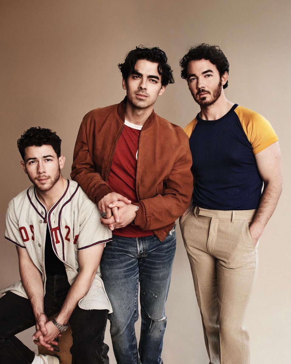 Foreverinpayne4's tweet photo. No me gusta este pleito entre #Jonaticas y #Directioners. 😔 Habemos muchas que pertenecemos a los 2 fandoms desde hace años y (si somos de esas épocas) se supone que ya hemos madurado lo suficiente para reconocer lo maravilloso de ambos grupos y punto. Paz plis. ✨💜 https://t.co/SG512WPj8R