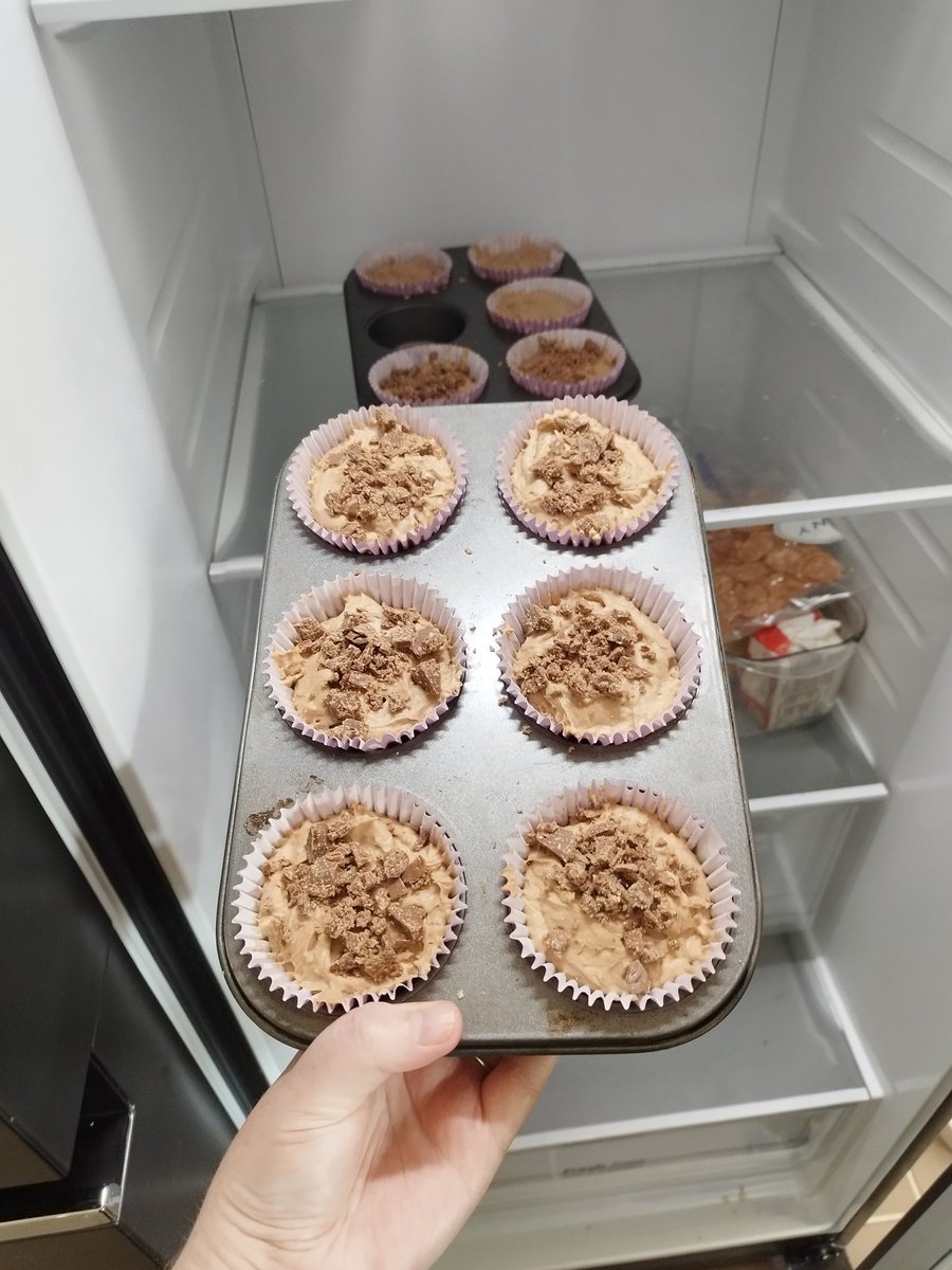 I'm heading interstate this weekend for my cousin's wedding, and I'm taking the car. As an apology Tom requested I make him mini chocolate cheesecakes. Do you think 11 will get him through until saturday night? He's already eaten on and it's only Tuesday 😅