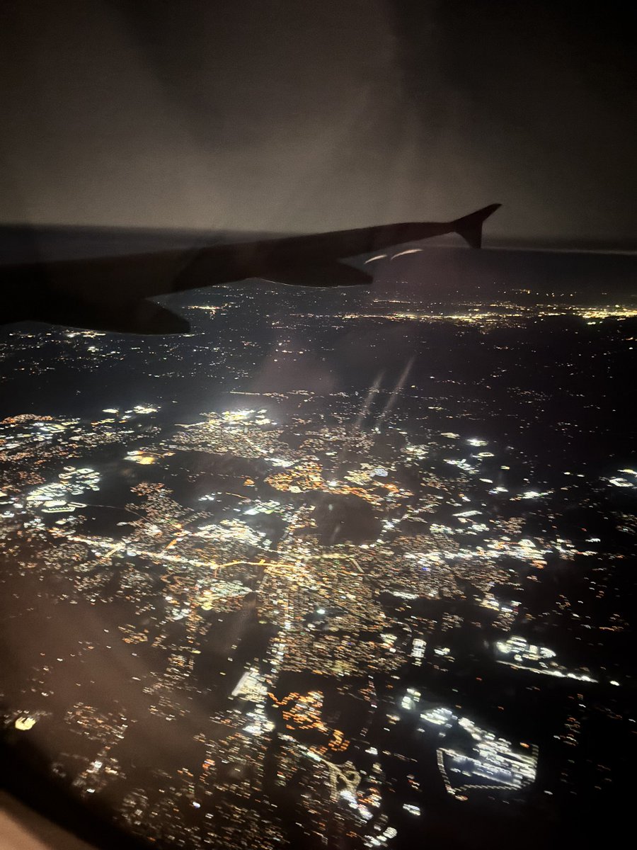 jacobjivanov's tweet image. Flying at night always has the best views. Photos don’t do it justice.