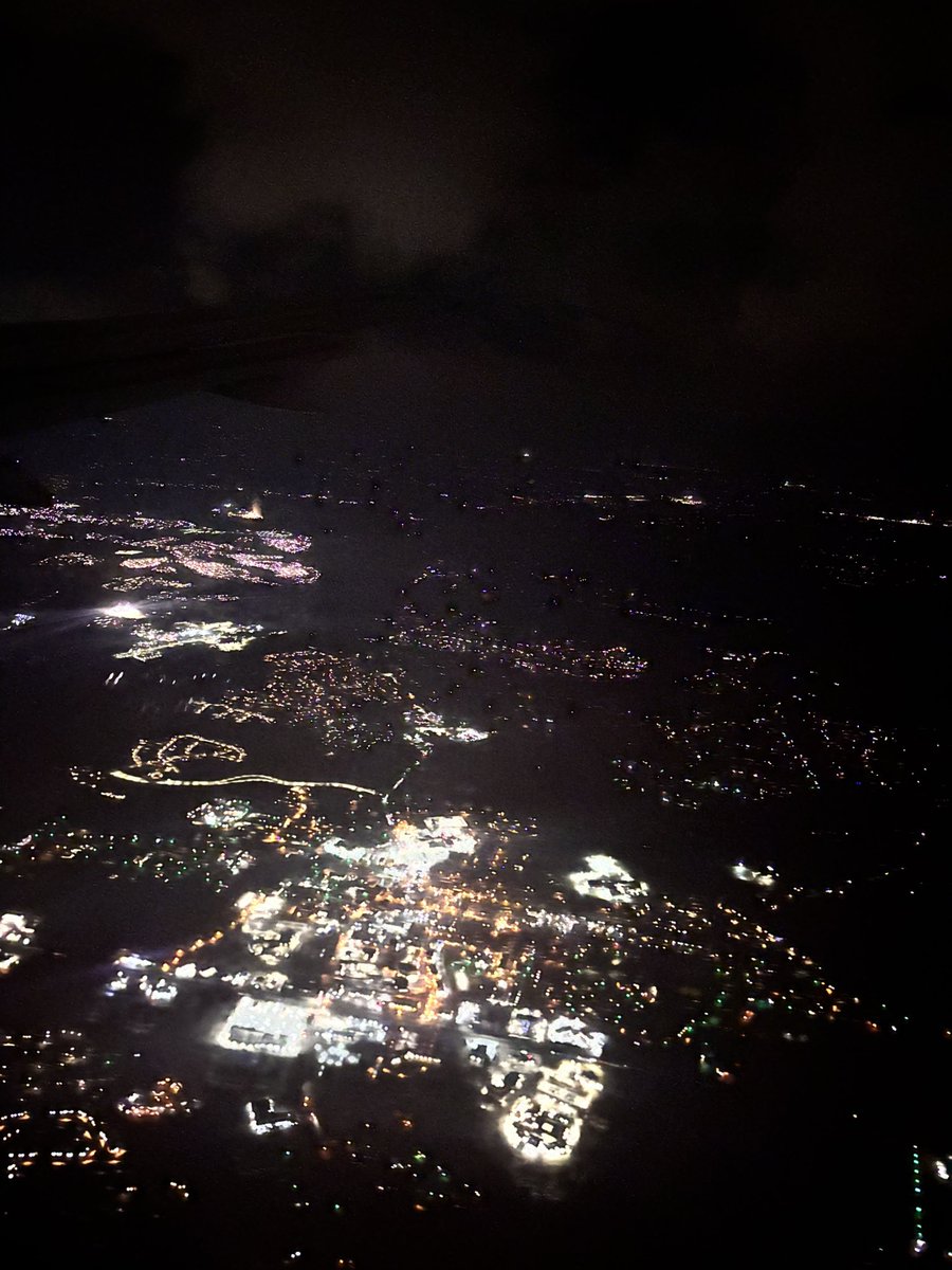 jacobjivanov's tweet image. Flying at night always has the best views. Photos don’t do it justice.
