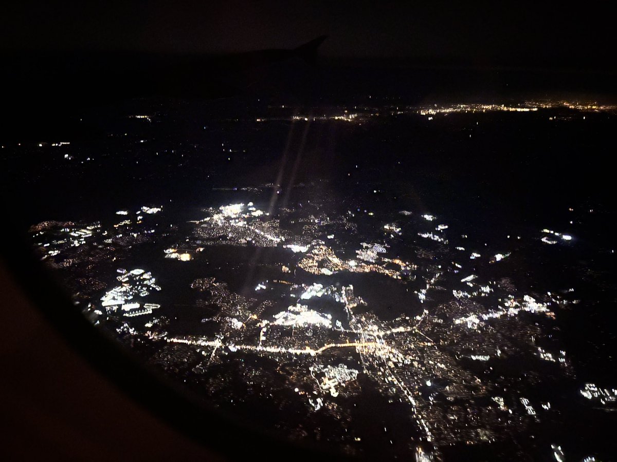 jacobjivanov's tweet image. Flying at night always has the best views. Photos don’t do it justice.