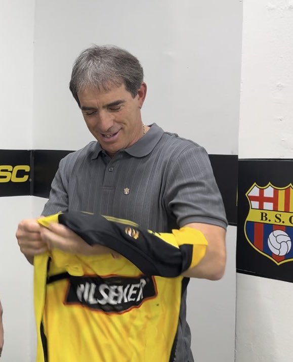 FutbolPasionWeb's tweet photo. Barcelona empieza a vivir su centenario. https://t.co/JGUkz5CU9A