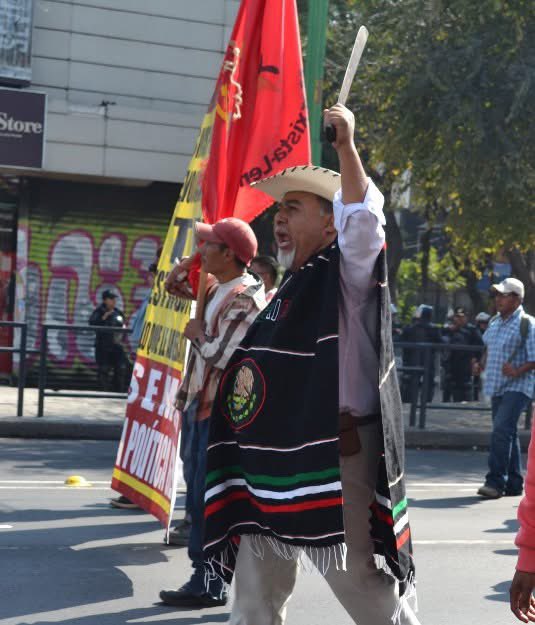 FPR_OAXACA's tweet photo. ¡Tomás vive, la lucha sigue!

A 4 años y 7 meses sin justicia para nuestro camarada Tomás Martínez, el Estado ha congelado los avances en las investigaciones para dar con los autores intelectuales del crimen, por omisión o contubernio se vuelve cómplice. https://t.co/tq018RegDd