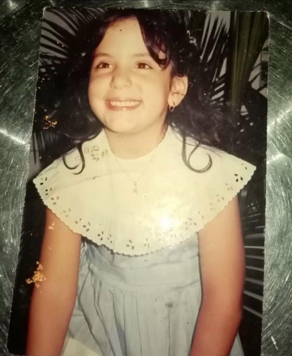 Yo: Camilo, mírame cuando era chiquita.

Camilo: Bro, en tus tiempos había cámara?

👀😳😰😬 ¡PLOP!