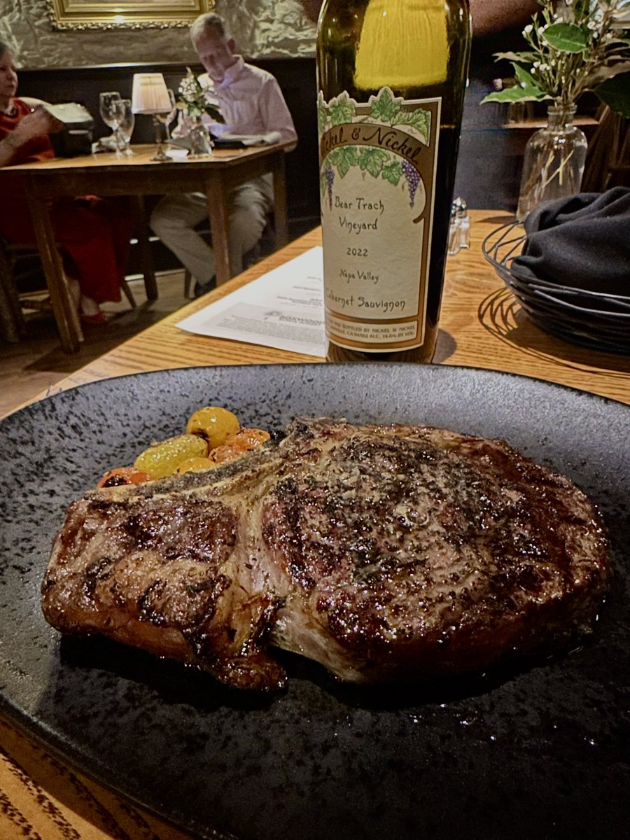 susantran's tweet photo. #83/365 Grateful for exploring #NoVa!!! #Middleburg. Eat local steak!! Bought local art and chatted with local folks! #RedFoxInn #CremeDelaCreme #ArtistsInMiddleburg #KSOB #Gratitude2025 https://t.co/KaEWEKOyiH