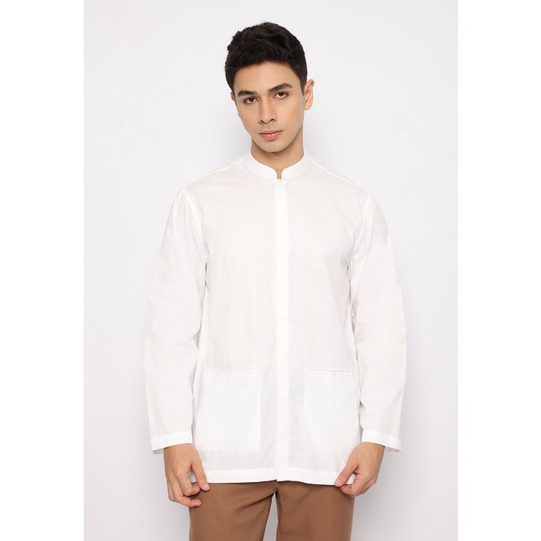 hey_aris's tweet photo. Kemeja koko putih emang andalan! Cocok buat acara formal maupun santai. Jobb Rafayet punya koleksi yang modelnya regular fit, nyaman dipakai seharian. Harganya Rp195.720. Langsung cek di sini: https://t.co/PSBawh3irA" https://t.co/Z7sYNDDwza