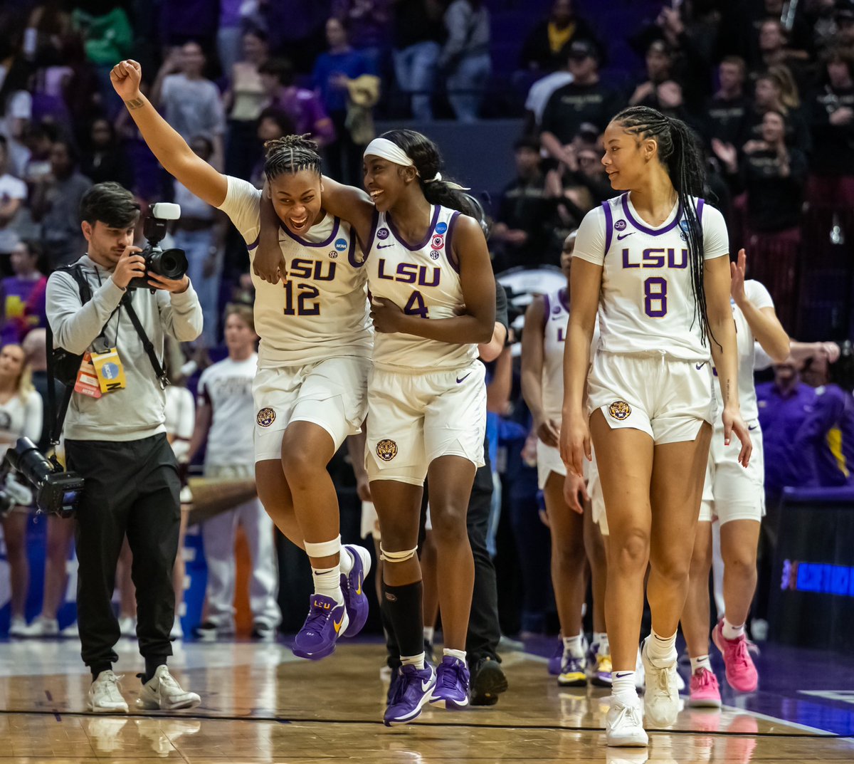 mjohnsonphoto's tweet photo. Dancing my way out of the PMAC following @LSUwbkb 101-71 win over @fsuwbb to advance to the #Sweet16. @theadvocatebr @Flaujae @samyahsmith5 @mkwill12_ #PHOTOS #photooftheday #nikoncreates #nikonz9 #LSUVSFSU #NCAAWBB #MarchMadness #photography
https://t.co/AiqAp81f2M https://t.co/ISoolLsuMd