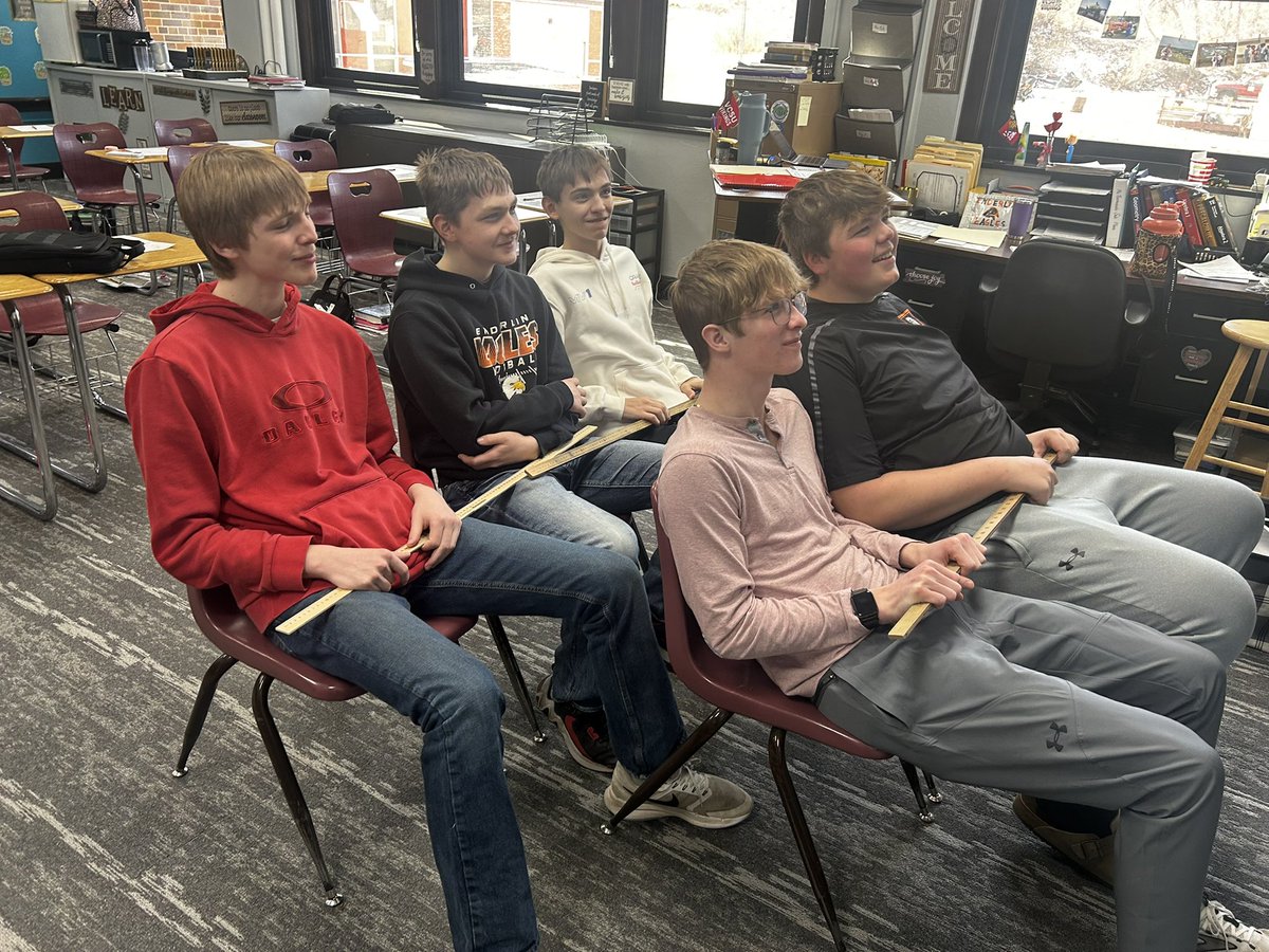 mathlunneborg's tweet photo. Intro to #Parabolas in Algebra I today! #DaretoSoar https://t.co/9Pl5E1ai0v