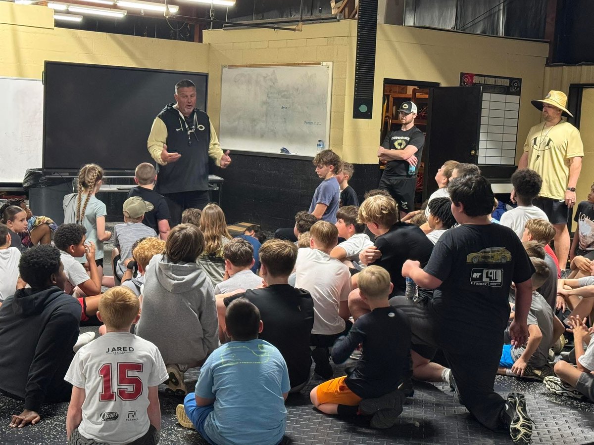 GregoryLenny's tweet photo. What a blessing to work with our Future ⁦@CommerceFBGa⁩ Tigers!! #Weliveit https://t.co/auEf9sHSWD