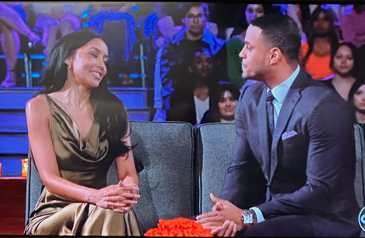 Normalize not standing up and hugging men 😂

#TheBachelor