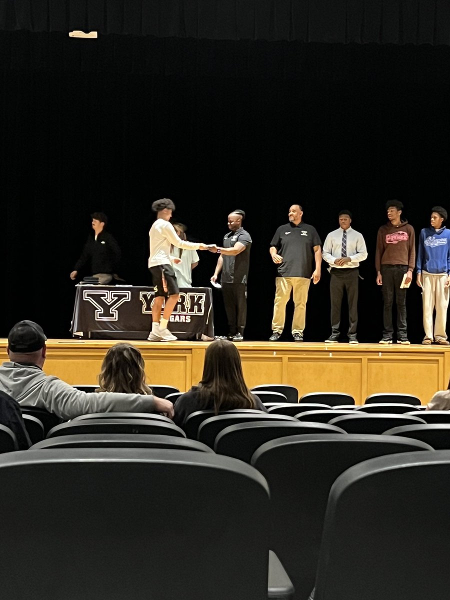 ALEX MCILWAIN (@alexmcilwain2) on Twitter photo Such an honor for me, to receive my high school’s Cougar MVP Award at today’s Varsity Basketball Banquet. <a href="/yorkcougarsbb/">York HS Cougars Boys Basketball</a> <a href="/LRobBball3/">Lance Robinson</a> <a href="/AdrianMcilwain/">Adrian Mcilwain</a> <a href="/2027/">2027</a> Such an honor for me, to receive my high school’s Cougar MVP Award at today’s Varsity Basketball Banquet. <a href="/yorkcougarsbb/">York HS Cougars Boys Basketball</a> <a href="/LRobBball3/">Lance Robinson</a> <a href="/AdrianMcilwain/">Adrian Mcilwain</a> <a href="/2027/">2027</a>