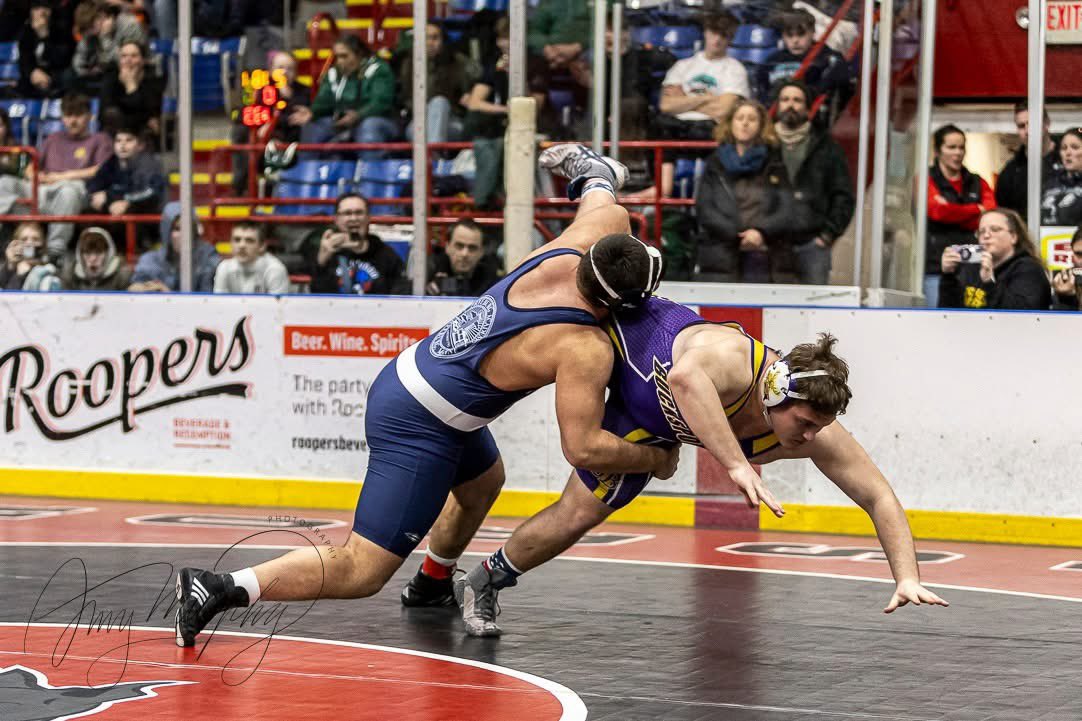 GezaLabancz's tweet image. Wrestling season ✅
37W-3L
Franklin Savinks Bank Tournament 🥇 (and outstanding wrestler 🏆)
Maine Class B South Regionals 🥇
Maine Class B State 🥇
Maine All State 🥇
New Englands 4. place