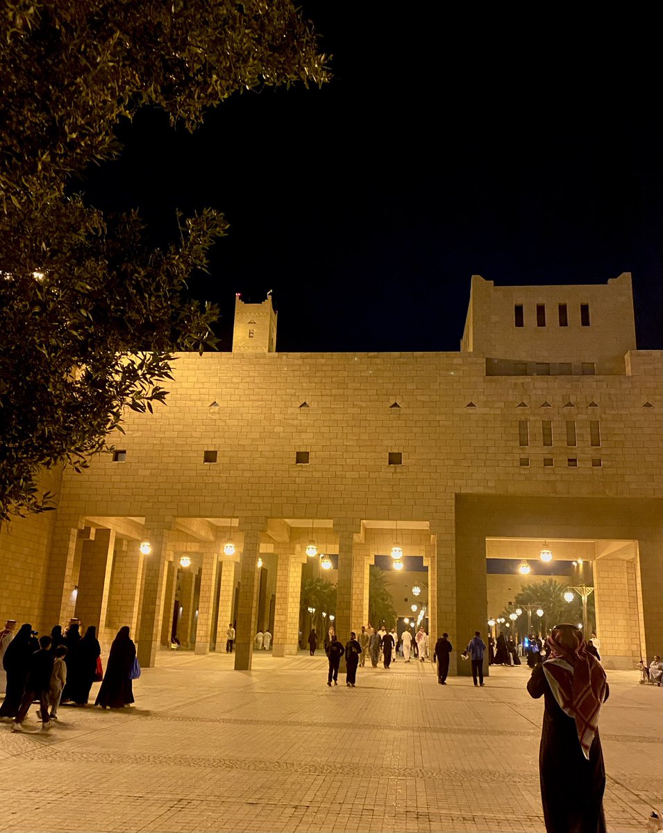 sara__alg0's tweet photo. عشوائيات ليلة ٢٥ من رمضان 🤍🌙

#الرياض #رمضان #اقتباسات_سنابيه https://t.co/8CegfHo4b3