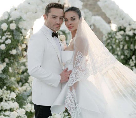 gg_scene's tweet photo. Nuestro eterno chuck bass se comprometió, se casó, y ahora ya es papá, amo https://t.co/CNItr1eY74
