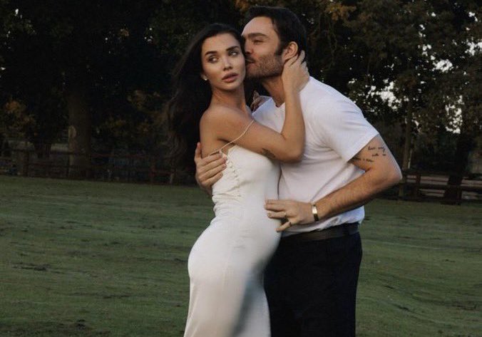 gg_scene's tweet photo. Nuestro eterno chuck bass se comprometió, se casó, y ahora ya es papá, amo https://t.co/CNItr1eY74