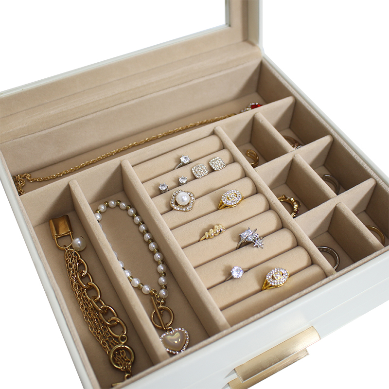 cfpackaging's tweet image. This jewelry storage box is simple and practical in design, it is made of PU leather to ensure durability and beauty,is divided into three compartments, which is convenient for storing various jewelry, such as rings, earrings, necklaces, etc. 
#jewelrybox #ClamshellBox #drawerbox