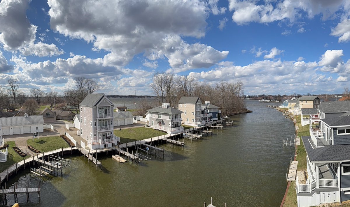 Flew up early this morning from Austin to be onsite at our lake house builds at Buckeye Lake today. The view ain't too shabby...

5 active projects in Columbus exurbs with 2 more on deck. We own another 3 lots as well. By mid 2026, it will be 10 completed projects there in ~30