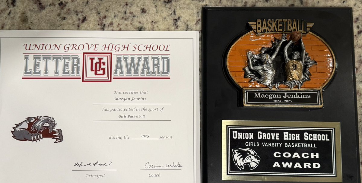 maegan_symone22's tweet photo. Tonight was our @UnionGroveWBB  EOY Awards banquet…big thanks to Head Coach White for believing in our team and believing in me.  So grateful to have received the Coach’s Award!
#trusttheprocessus #werunasone 

@CorinneW34,
@pro_movement1, @Jarrett_PRO,
@pitts_academy, @WBBgems, 
@PGH_Georgia , @henrycountyhoop, @LegacyNike17u , @TEAMLEGACYGIRLZ @athleticshenry, @uniongrovead, @Coach_DAcree