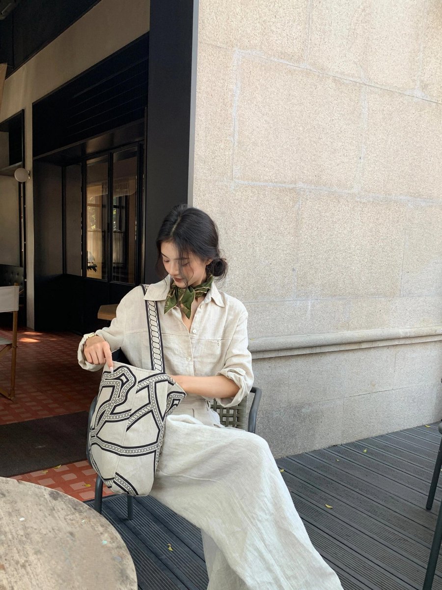 好爱亚麻的松弛感🏛️
最近好爱“活人感”这个词
忙里偷闲出来约个小会～
fitcheck一下
#旅行