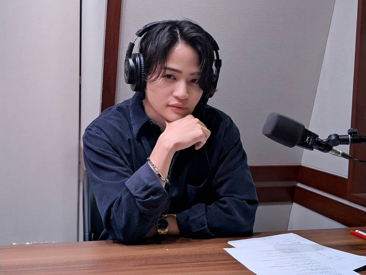 oricon's tweet photo. 菊池風磨、TOKYO FMで冠ラジオ始動✨
4月から毎週日曜レギュラー放送

💬timeleszの楽曲、自身セレクトの音楽特集、
メンバーや豪華ゲスト出演など盛りだくさん
https://t.co/kaf5QJAqTP

📻新番組『菊池風磨 hoursz』

#菊池風磨hoursz https://t.co/Uhk6sAz5an